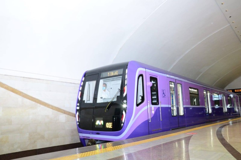 Bakı metrosunda NƏ BAŞ VERDİ? - Qatar geri qayıtdı - AÇIQLAMA