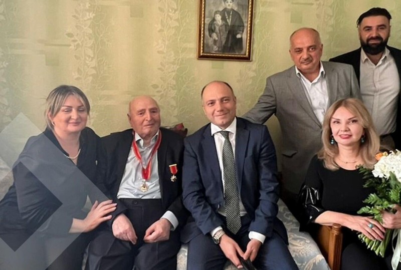 Nazir Vidadi Babanlının evinə getdi
