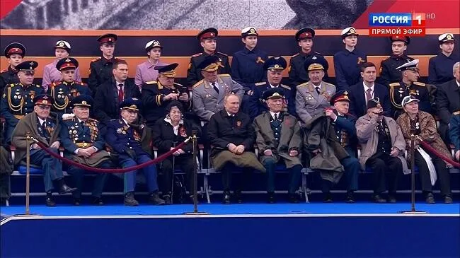 Putinin parad zamanı çəkilmiş fotosu gündəm oldu