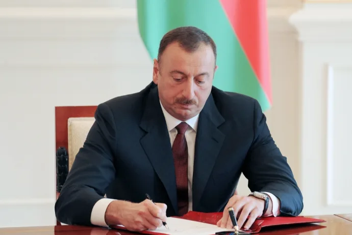 Prezident onu təltif etdi