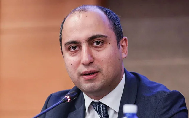 Emin Əmrullayev islahatlara loqodan BAŞLADI