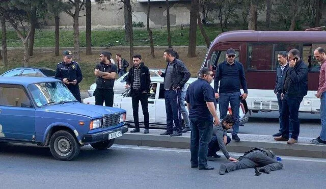 Bakıda avtomobil piyadanı vuraraq öldürdü