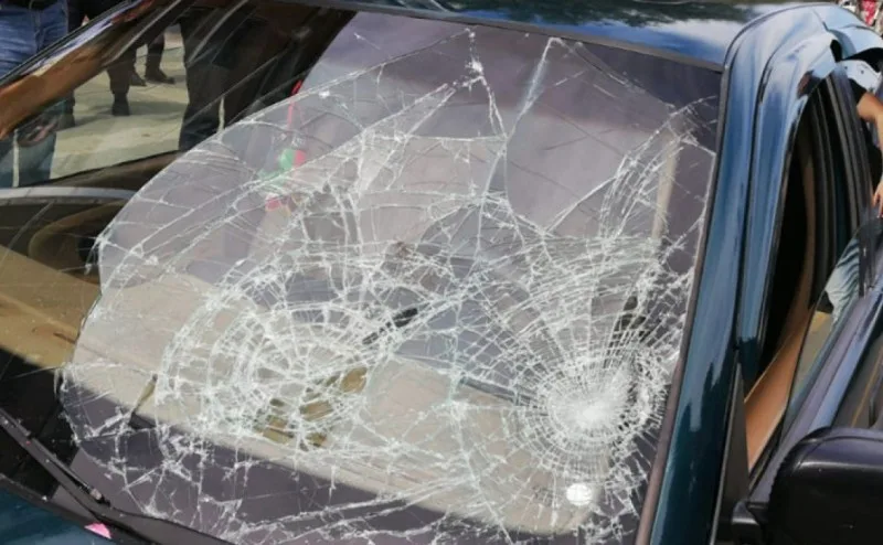 Sumqayıtda avtomobil qadını vurub - FOTO