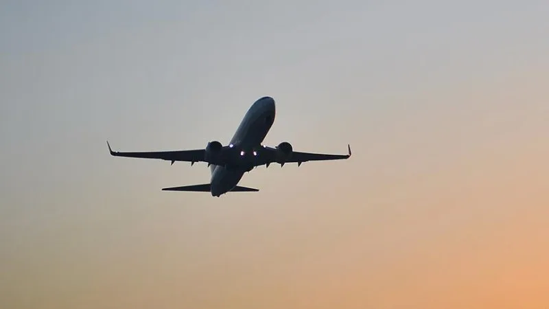Türkiyə təyyarəsi Kanadaya təcili eniş etdi