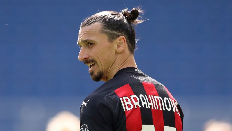 İbrahimoviç "Milan"ın avtobusunun şüşəsini sındırdı