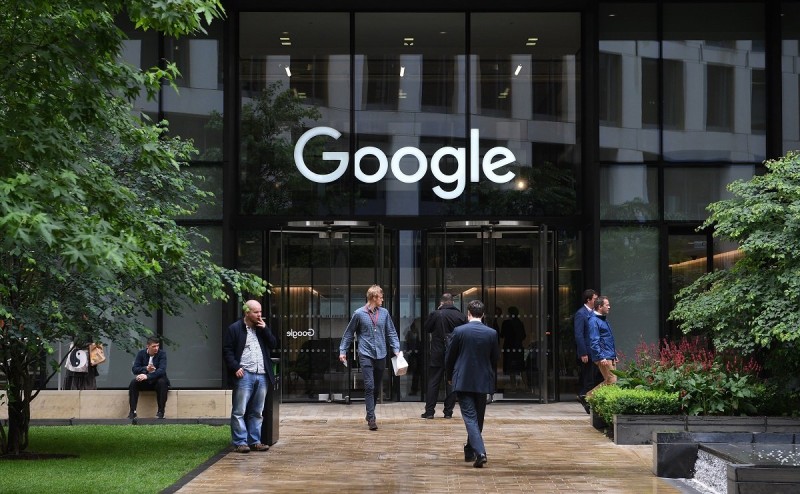 Bloomberg: Google istifadəçilərin konfidensial məlumatlarını reklamçılara ötürür