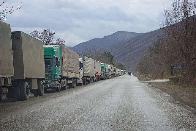 Gürcüstan gömrüyü xüsusi iş rejiminə keçdi