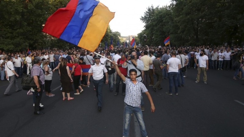 İrəvanda ilk dəfə səs bombasından istifadə edildi