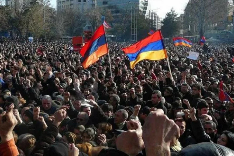 Ermənistan müxalifəti yenidən İrəvanın mərkəzində yürüş keçirir
