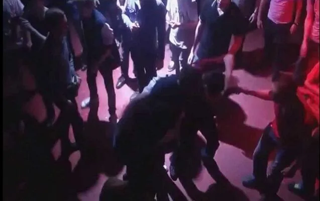 Toyda məhkəmə katibini döyən polis işdən ÇIXARILDI