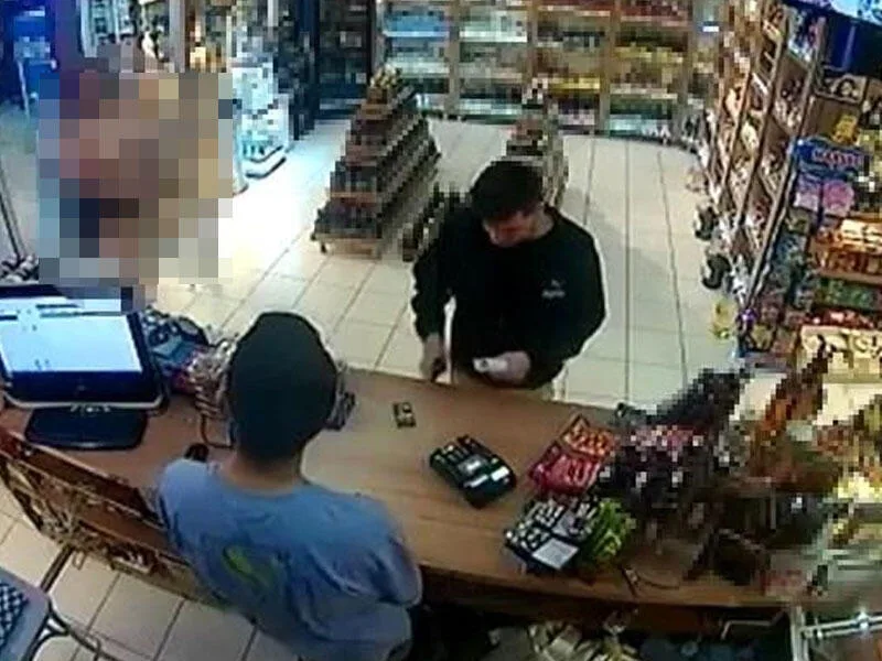 BİABIRÇILIQ: Lüt qadın heç nə olmamış kimi marketə girdi - VİDEO