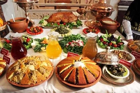 Dünyaca tanınmış nəşr Azərbaycan mətbəxindən yazdı