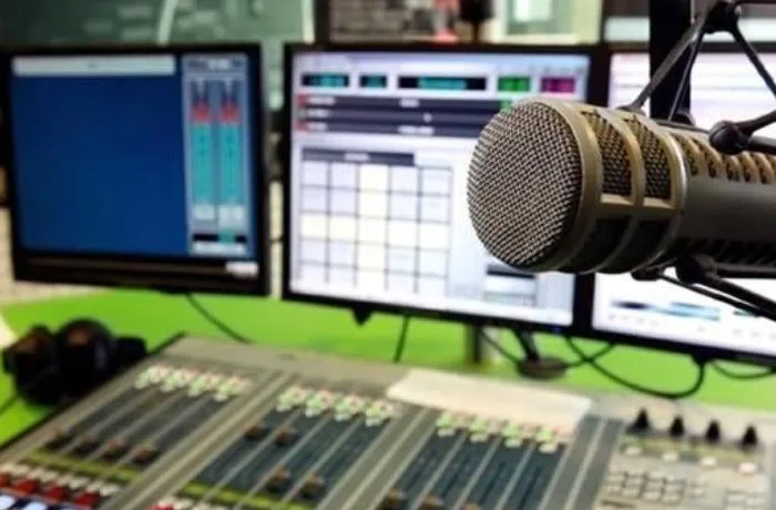 Bu radioya ümumölkə yayımı lisenziyası verilib