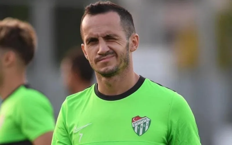 Namiq Ələskərov "Bursaspor"la müqaviləni ləğv etdi