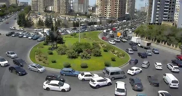Bakıda yol təmiri tıxaca səbəb oldu