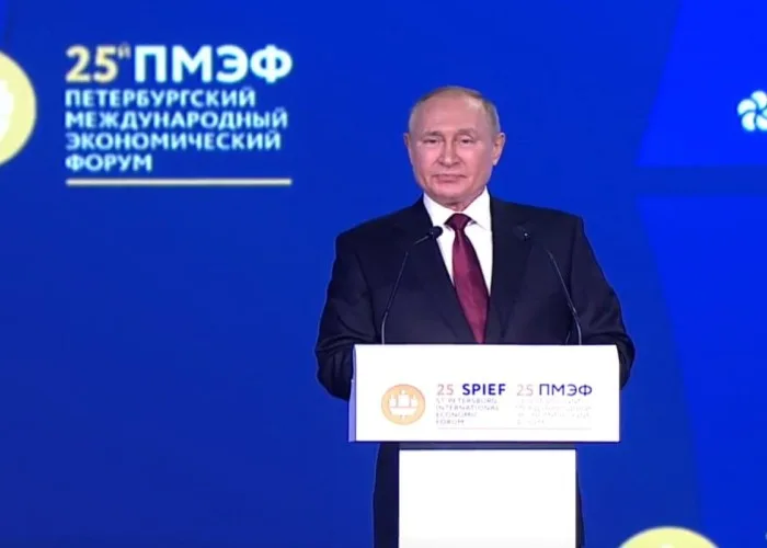 "Ukraynanın Avropa Birliyinə üzv olmasına qarşı deyilik" - Putin