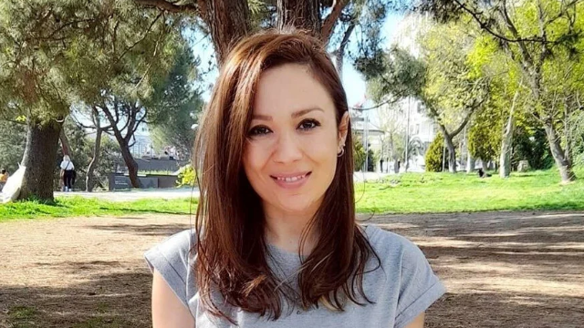 Məşhur aktrisa eyvandan yıxılaraq öldü