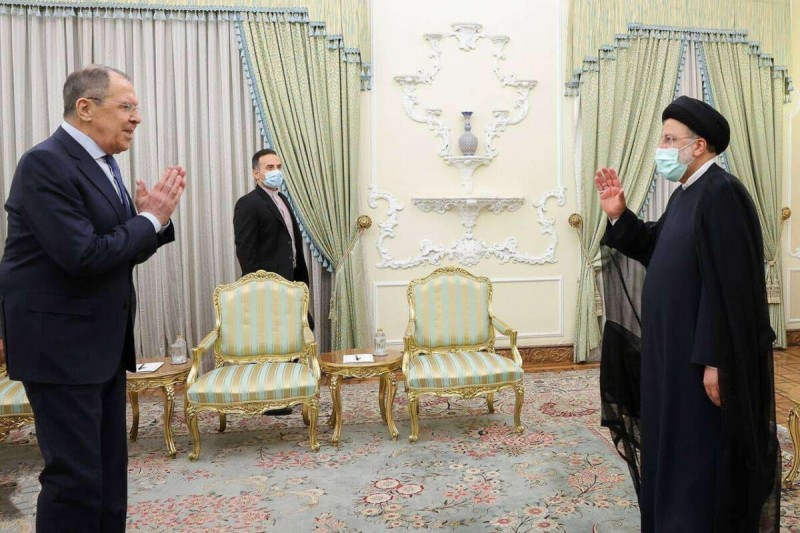 Lavrov İran prezidenti ilə görüşüb