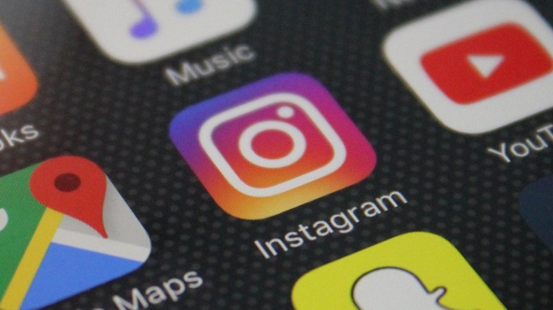Instagram istifadəçilərin yaşlarını təyin etmək üçün süni zəka sistemindən istifadə edir