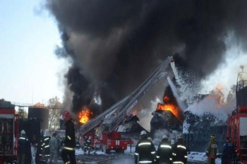 Ukraynada alış-veriş mərkəzi raketlə vuruldu