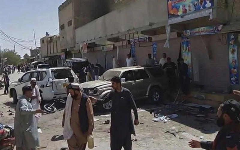 Pakistanda terror aktı - 10 hərbçi yaralandı