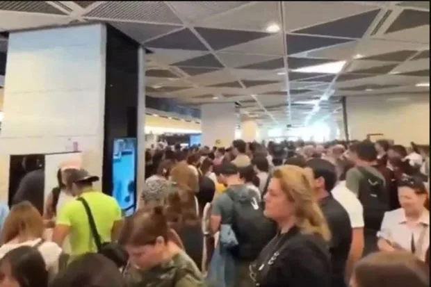 Heydər Əliyev Beynəlxalq Aeroportunda sıxlıq nədən yaranıb? - AÇIQLAMA + VİDEO