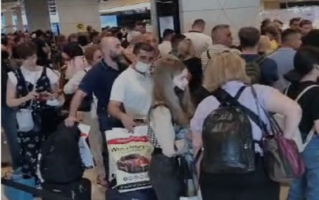 Bakı aeroportunda sistemdə problem yarandı - VİDEO