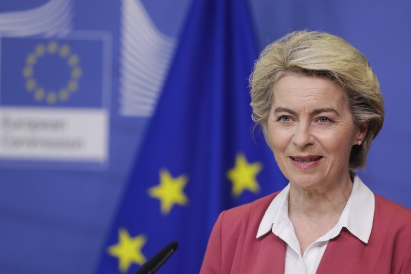Ursula von der Lyayen Azərbaycanda səfərdədir