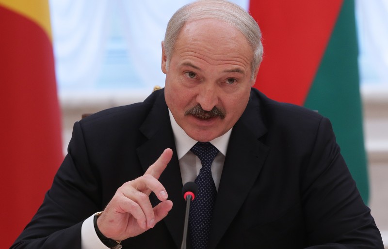 Lukaşenko nazirə töhmət verdi