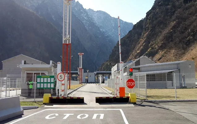 Gürcüstandan Rusiyaya gedən yol BAĞLANDI