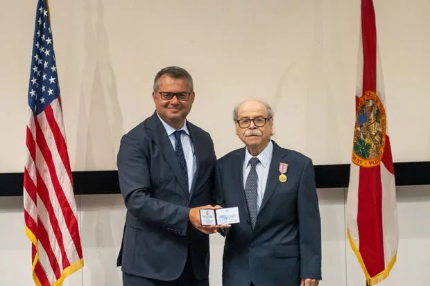 ABŞ-ın məşhur azərbaycanlı alimi yubiley medalı ilə təltif olundu - FOTO