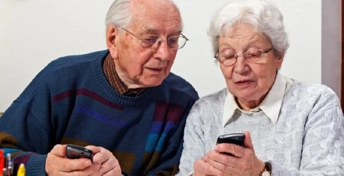 Smartfonların mavi işığının yaşlılara təsiri öyrənilib