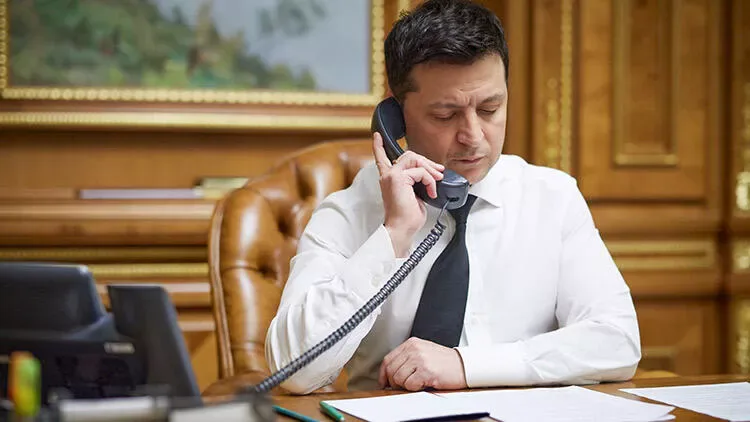 Zelenski Stoltenberqlə Ukraynaya ağır silahların verilməsini müzakirə edib