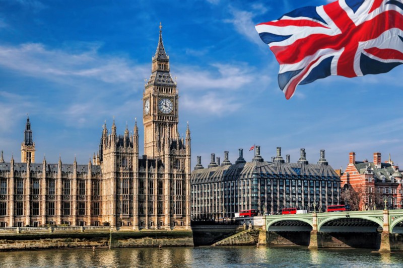 Britaniya yeni baş nazir üçün səsverməni təxirə salır