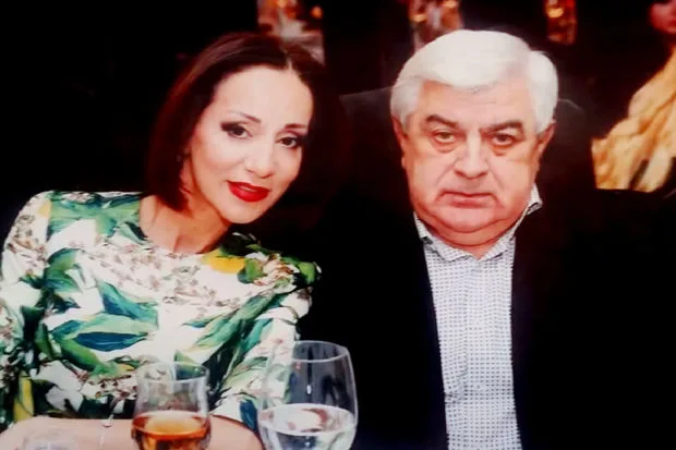 Özündən 25 yaş böyük kişi ilə ailə qurdu, yoldaşını bir il aldatdı - FOTOLAR