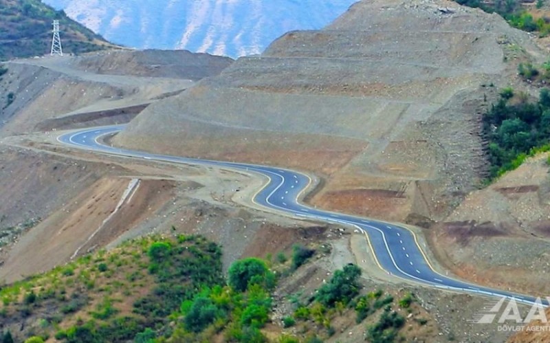 Laçın şəhərindən yan keçən yeni avtomobil yolunun tikintisi yekunlaşıb