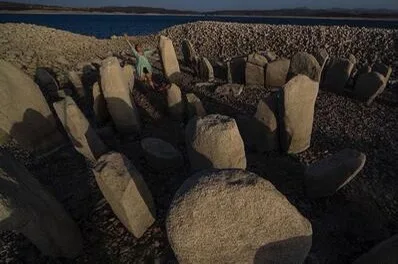 Avropada quraqlıq: İspaniyada "Stonehenge" üzə çıxdı
