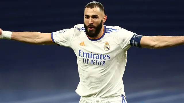 UEFA mövsümün ən yaxşı futbolçusunu seçdi