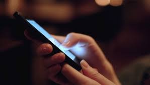 Telefon şüalanması insanı tez qocaldır
