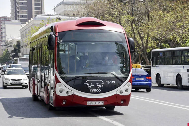 Bu avtobuslar gecikir - SİYAHI