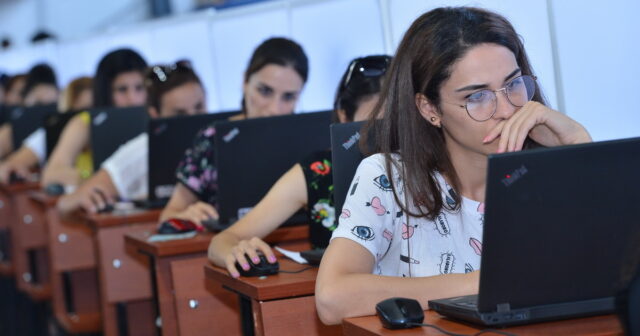 Müəllimlərin imtahanında səhv sual aşkarlanıb