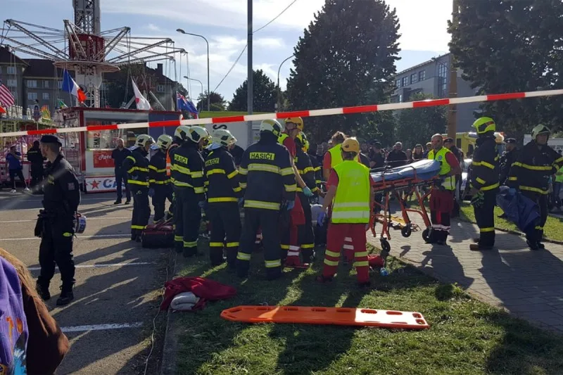 Uşaqların olduğu karusel aşdı - 12 nəfər...
