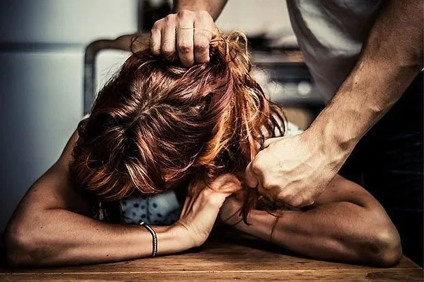Bakıda kişi 30 manat pula görə keçmiş arvadını döydü