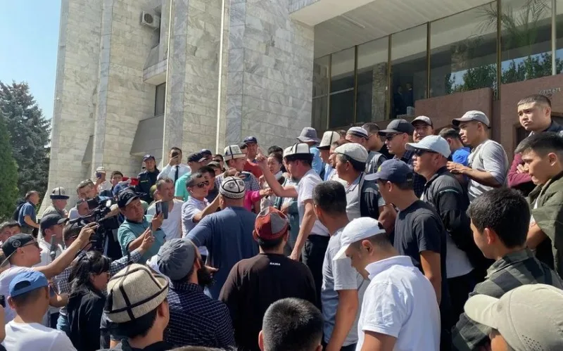 Parlamentin qarşısında mitinq keçirilir