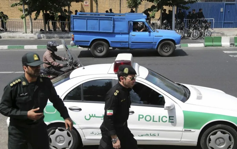 İran polisi etirazçılara atəş açdı - 15 YARALI VAR