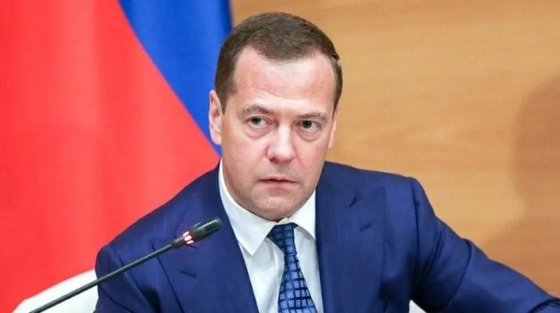 Dmitri Medvedevdən "referendem" çağırışlarına MÜNASİBƏT