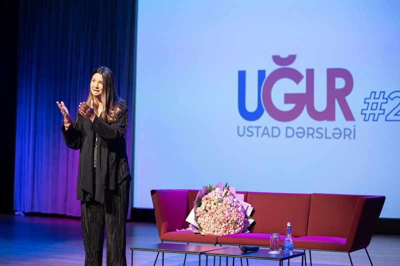 Fulya Öztürk şəhid ailələri ilə görüşdü