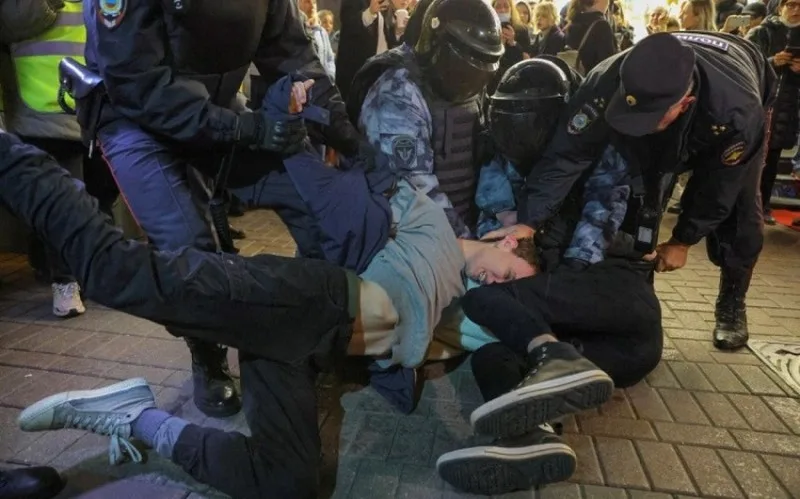 Aksiyalarda tutulanlara hərbi çağırış vərəqələri verilir