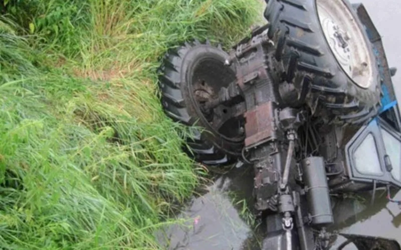 Tovuzda traktor aşdı - Ölən var