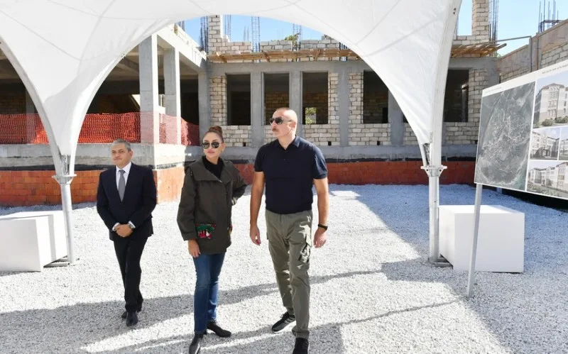 Prezident və birinci xanım Şuşada 1 saylı məktəbin tikinti işləri ilə tanış olublar